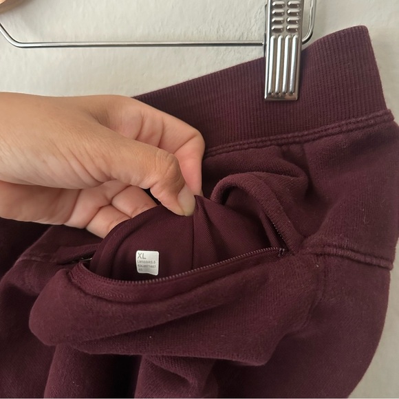 Lululemon Cropped Sweatpants in Burgundy XL - Picture 10 of 11
